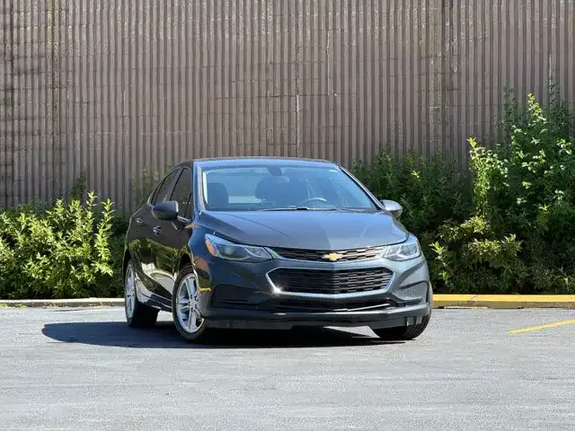 2017 Chevrolet Cruze LT Auto's photo