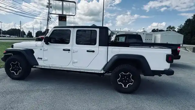2020 Jeep Gladiator Sport S's photo