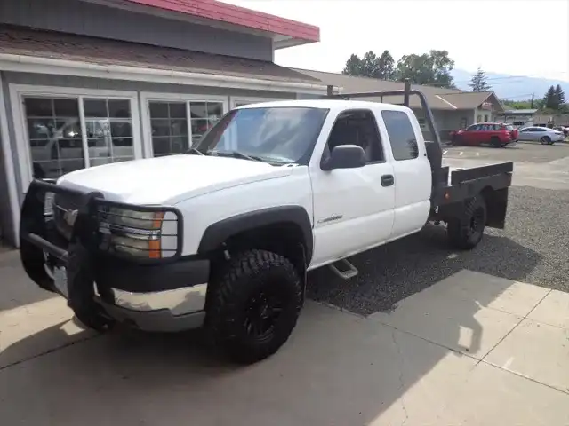 2004 Chevrolet Silverado HD Work Truck 4WD Extended Cab SWB's photo