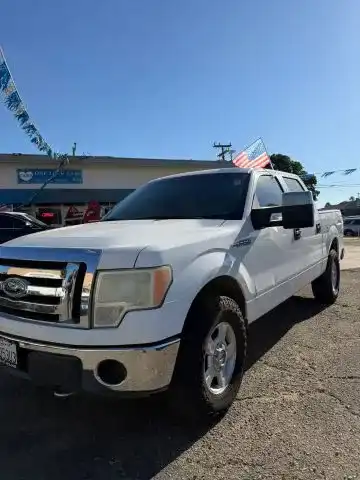 2010 Ford F-150 XLT 4WD SuperCrew 145 in's photo