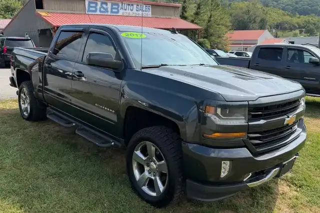 2017 Chevrolet Silverado 1500 LT 4WD Crew Cab Short Box's photo