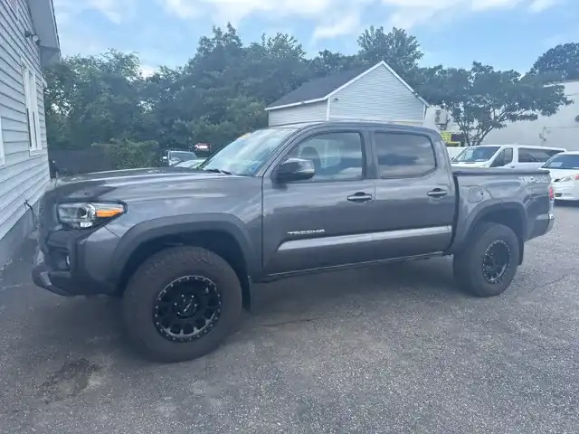 2020 Toyota Tacoma TRD Off-Road Double Cab 4WD V6 Auto Short Bed's photo