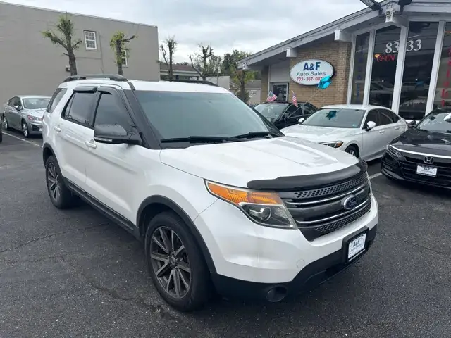 2015 Ford Explorer XLT 4WD photo 1