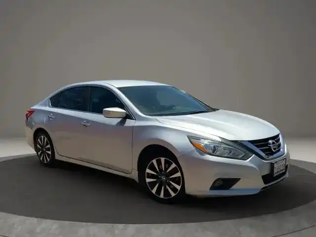 2016 Nissan Altima 2.5 SV's photo
