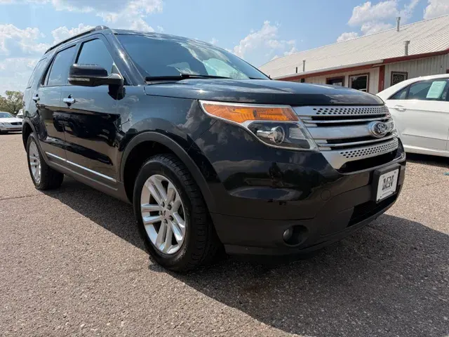 2014 Ford Explorer XLT 4x4 photo 3