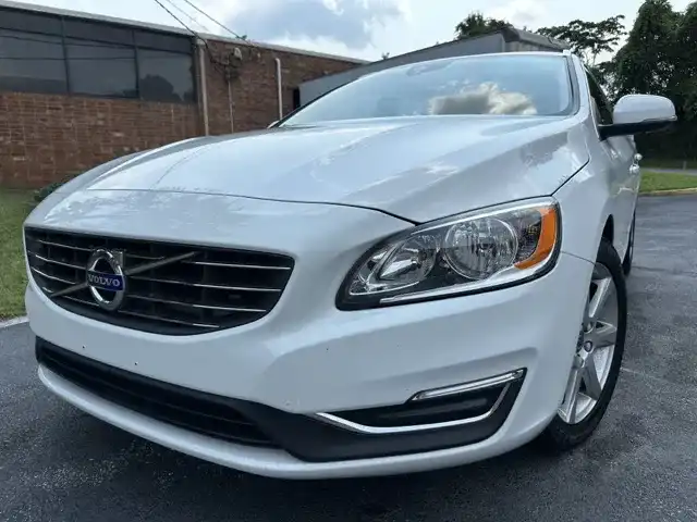 2017 Volvo V60 T5 FWD Premier's photo