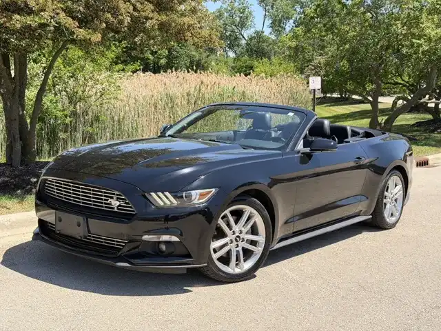 2017 Ford Mustang EcoBoost Convertible Premium's photo