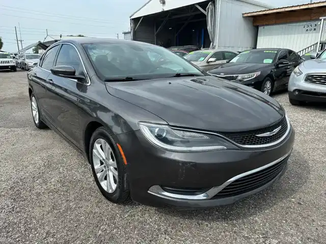 2016 Chrysler 200 Limited's photo
