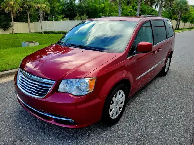2015 Chrysler Town & Country Touring's photo
