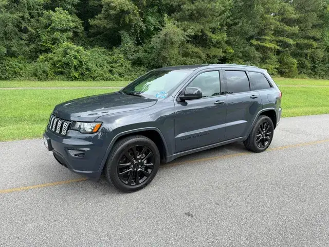 2018 Jeep Grand Cherokee Altitude photo 1
