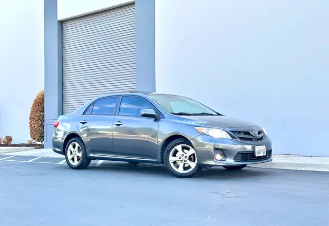 2012 Toyota Corolla LE AT photo 5
