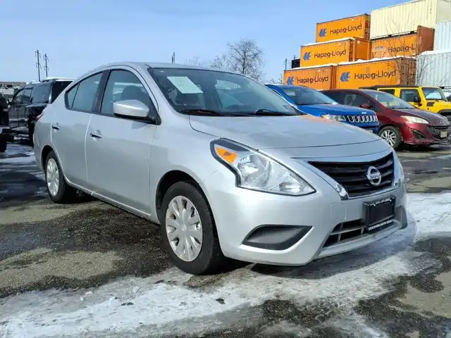 2017 Nissan Versa 1.6 SV CVT's photo