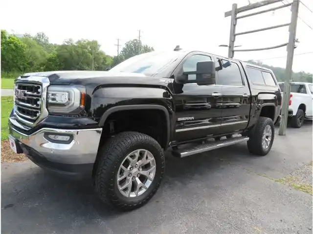 2018 GMC Sierra 4WD Crew Cab Short Box SLT's photo