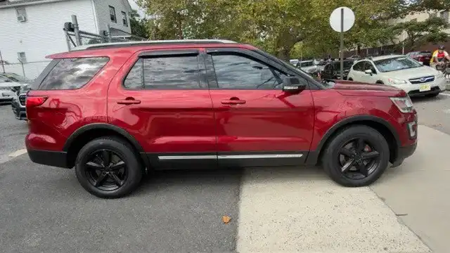 2017 Ford Explorer XLT 4WD's photo