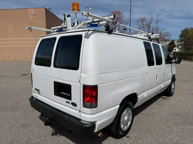 2013 Ford E-Series E-150 Van photo 4