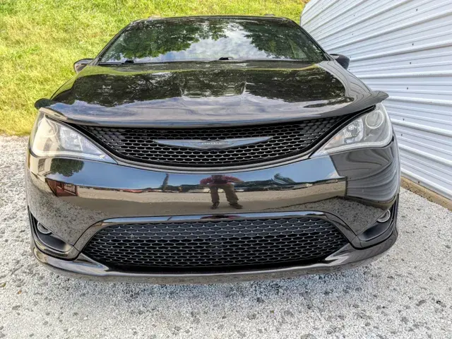 2018 Chrysler Pacifica Touring L photo 3