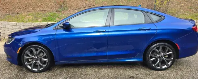 2015 Chrysler 200 S photo 3