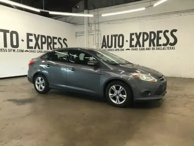 2013 Ford Focus Sedan SE's photo