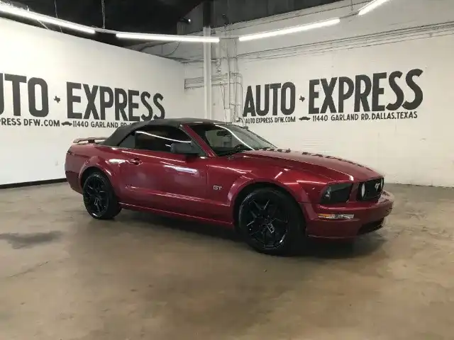 2005 Ford Mustang GT Deluxe's photo