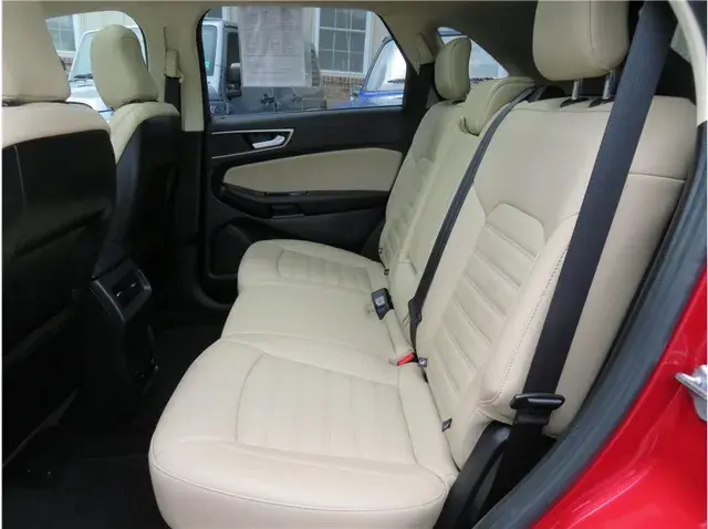 2020 Ford Edge SEL photo 5