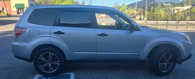 2013 Subaru Forester 2.5X AT PZEV photo 3