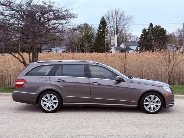 2012 Mercedes-Benz E-Class E350 Luxury 4MATIC photo 5