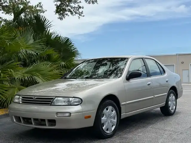 1995 Nissan Altima's photo