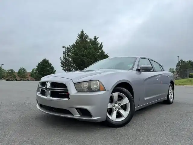 2014 Dodge Charger SE's photo