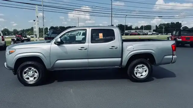 2023 Toyota Tacoma SR Double Cab 4WD V6 Auto Short Bed's photo
