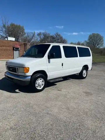 2006 Ford E-Series E-350 Chateau Super Duty's photo