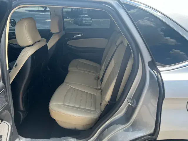 2020 Ford Edge SEL photo 5