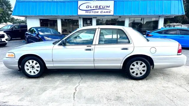 2007 Ford Crown Victoria LX's photo