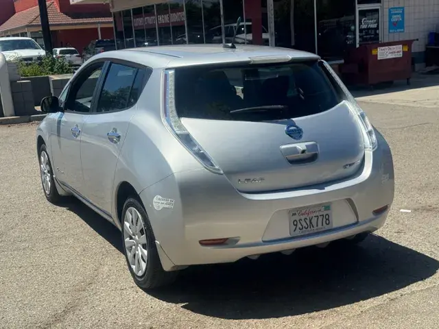 2013 Nissan Leaf S photo 4