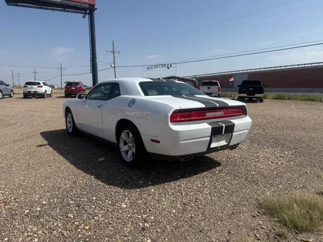 2012 Dodge Challenger SXT photo 5