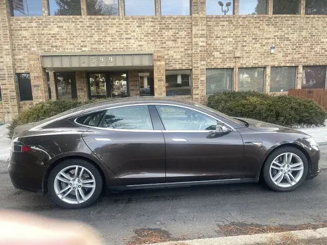 2013 Tesla Model S 85 kWh photo 3