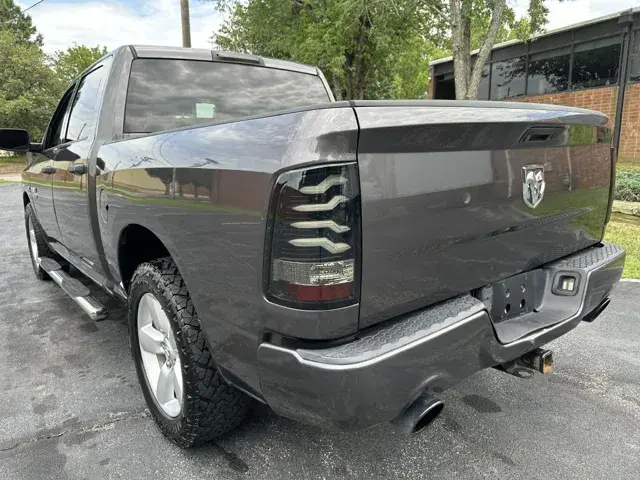 2015 RAM 1500 Express Crew Cab photo 4