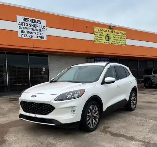 2020 Ford Escape Titanium AWD's photo