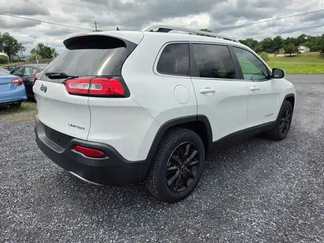 2017 Jeep Cherokee Limited 4X4 photo 3
