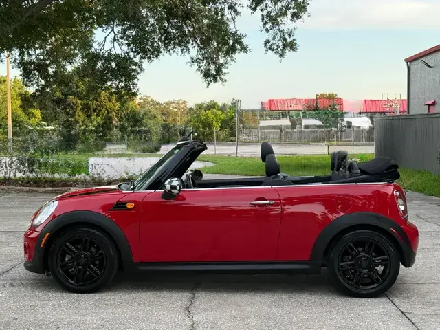 2013 MINI Cooper Base photo 4