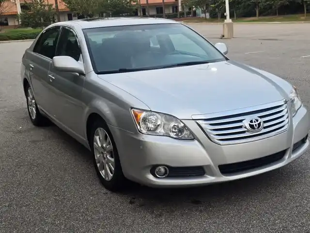 2010 Toyota Avalon XLS's photo