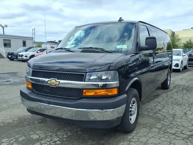 2025 Chevrolet Express LT 3500 Extended photo 3