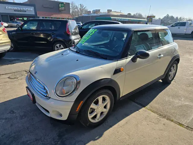 2010 MINI Cooper Base photo 3