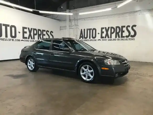 2002 Nissan Maxima SE's photo