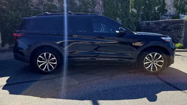 2020 Ford Explorer ST 4WD photo 4