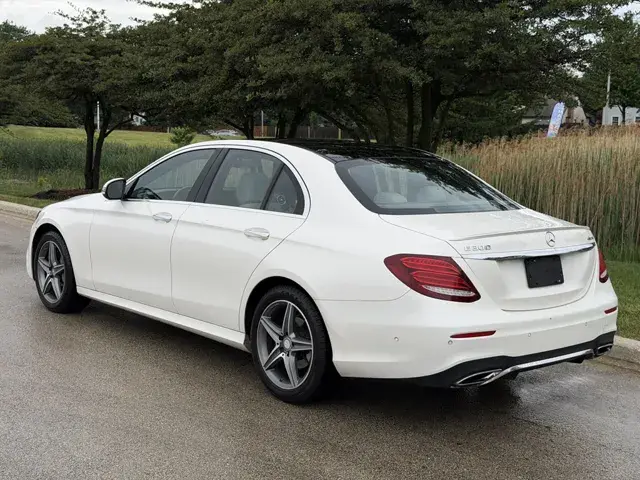 2017 Mercedes-Benz E-Class E300 4MATIC photo 4