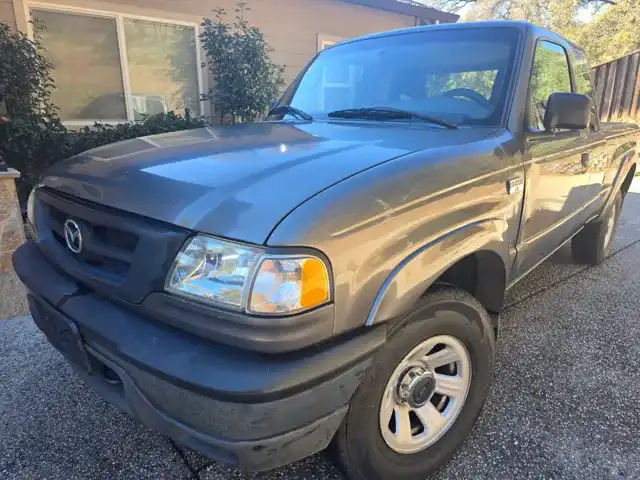 2005 Mazda B-Series B4000 4X4 Cab Plus 4 Door's photo