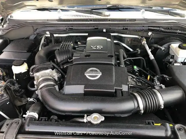 2005 Nissan Frontier SE Crew Cab 4WD Auto photo 4