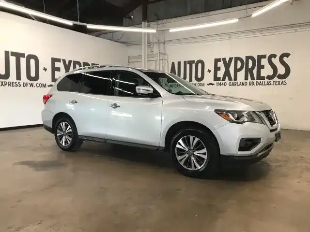 2017 Nissan Pathfinder SL FWD's photo