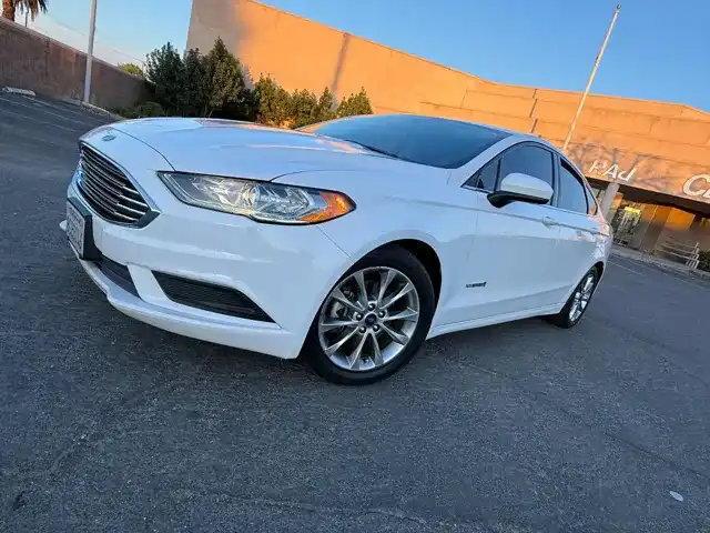 2017 Ford Fusion SE's photo
