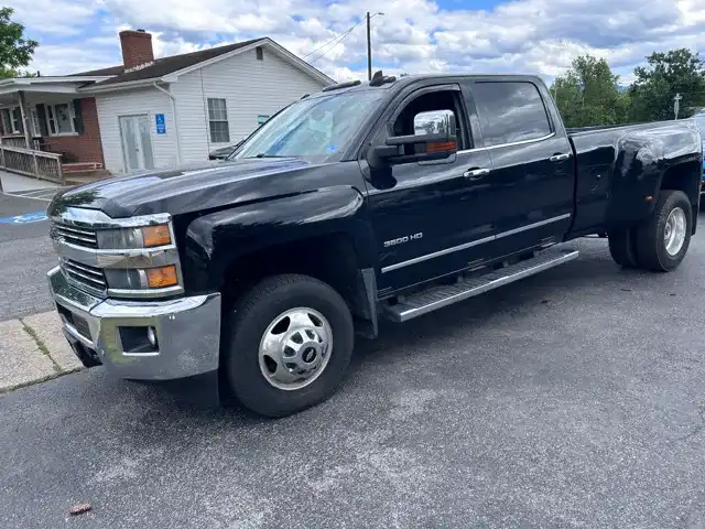 2015 Chevrolet Silverado HD LTZ 4WD Crew Cab Short Box SRW w R6Q's photo